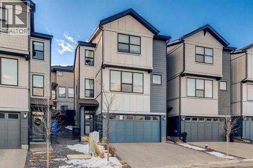 819 Shawnee Terrace SW  Calgary, AB T2Y 0T4
