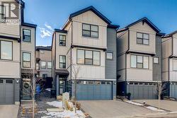 819 Shawnee Terrace SW  Calgary, AB T2Y 0T4