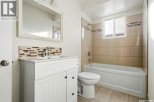 745 Elphinstone Street, Regina, SK - Indoor Photo Showing Bathroom