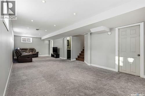 745 Elphinstone Street, Regina, SK - Indoor