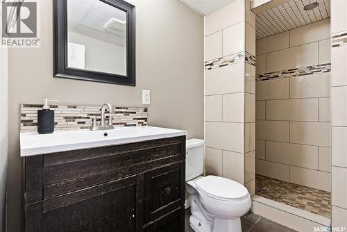 745 Elphinstone Street, Regina, SK - Indoor Photo Showing Bathroom
