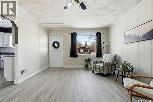 745 Elphinstone Street, Regina, SK - Indoor Photo Showing Living Room