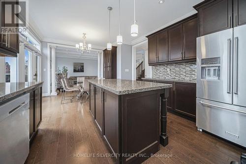 8 Mitchell Crescent, Mono, ON - Indoor Photo Showing Kitchen With Upgraded Kitchen