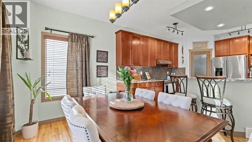 189 Rockyspring Terrace Nw, Calgary, AB - Indoor Photo Showing Dining Room
