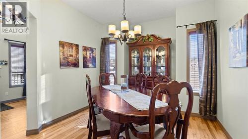 189 Rockyspring Terrace Nw, Calgary, AB - Indoor Photo Showing Dining Room