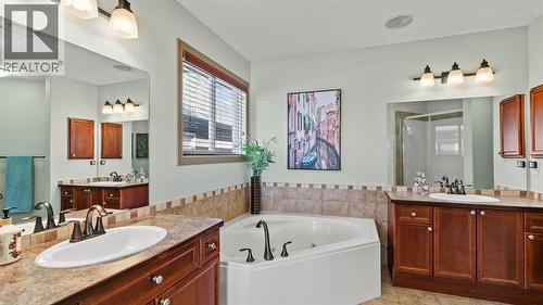 189 Rockyspring Terrace Nw, Calgary, AB - Indoor Photo Showing Bathroom