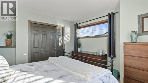 189 Rockyspring Terrace Nw, Calgary, AB - Indoor Photo Showing Bedroom