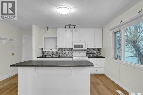 2826 23Rd Avenue, Regina, SK - Indoor Photo Showing Kitchen