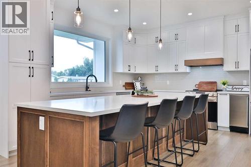 246 4A Street, Stirling, AB - Indoor Photo Showing Kitchen With Upgraded Kitchen