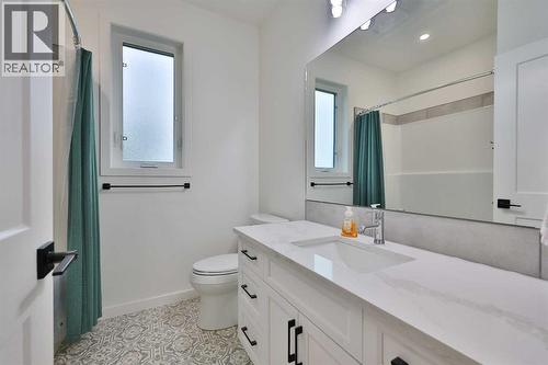 246 4A Street, Stirling, AB - Indoor Photo Showing Bathroom