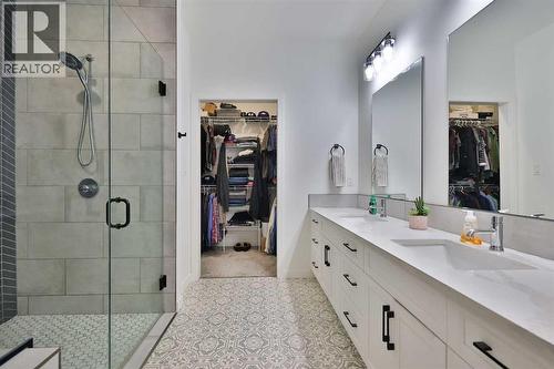 246 4A Street, Stirling, AB - Indoor Photo Showing Bathroom