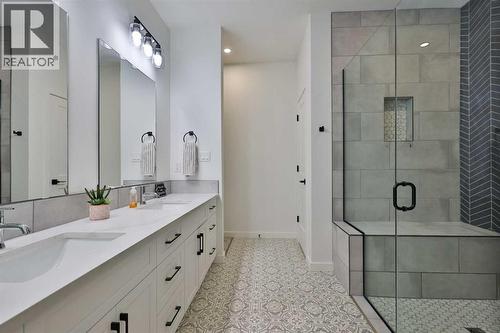 246 4A Street, Stirling, AB - Indoor Photo Showing Bathroom