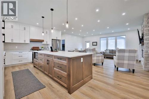 246 4A Street, Stirling, AB - Indoor Photo Showing Kitchen With Upgraded Kitchen