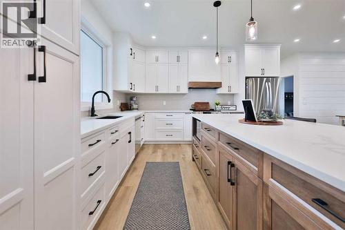 246 4A Street, Stirling, AB - Indoor Photo Showing Kitchen With Upgraded Kitchen