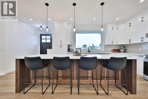 246 4A Street, Stirling, AB - Indoor Photo Showing Kitchen With Upgraded Kitchen