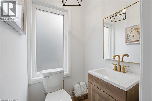 55 Jones Street, Hamilton, ON - Indoor Photo Showing Bathroom