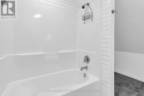 12 Park Street, Kitchener, ON - Indoor Photo Showing Bathroom