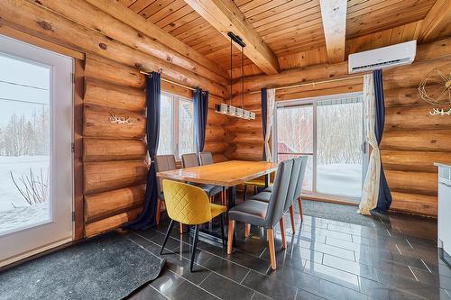 Salle à manger - 472 Ch. Champigny, Larouche, QC - Indoor Photo Showing Dining Room