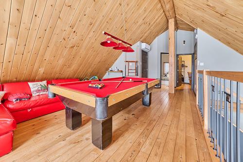 Mezzanine - 472 Ch. Champigny, Larouche, QC - Indoor Photo Showing Other Room