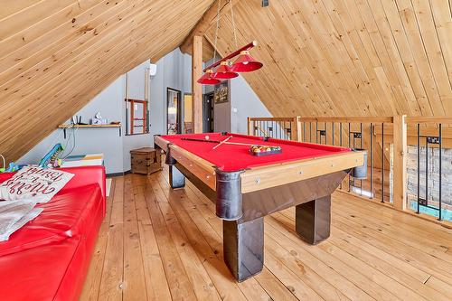 Mezzanine - 472 Ch. Champigny, Larouche, QC - Indoor Photo Showing Other Room