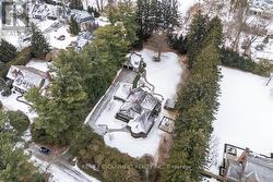 2055 LAKESHORE ROAD E  Oakville, ON L6J 1M4