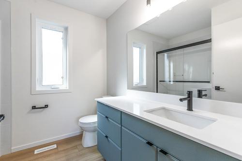 11939  101 Street, Edmonton, AB - Indoor Photo Showing Bathroom