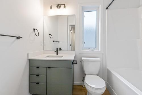 11939  101 Street, Edmonton, AB - Indoor Photo Showing Bathroom