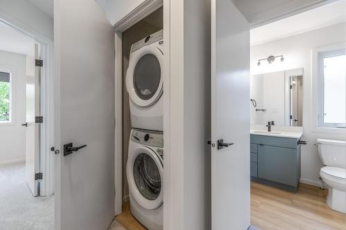 11939  101 Street, Edmonton, AB - Indoor Photo Showing Laundry Room