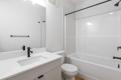 11939  101 Street, Edmonton, AB - Indoor Photo Showing Bathroom