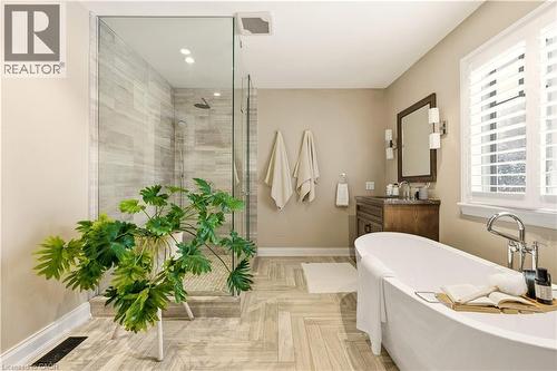 640 George Street, Burlington, ON - Indoor Photo Showing Bathroom