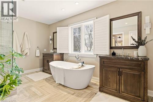 640 George Street, Burlington, ON - Indoor Photo Showing Bathroom