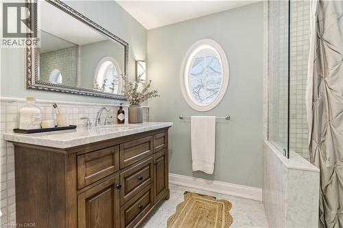 640 George Street, Burlington, ON - Indoor Photo Showing Bathroom