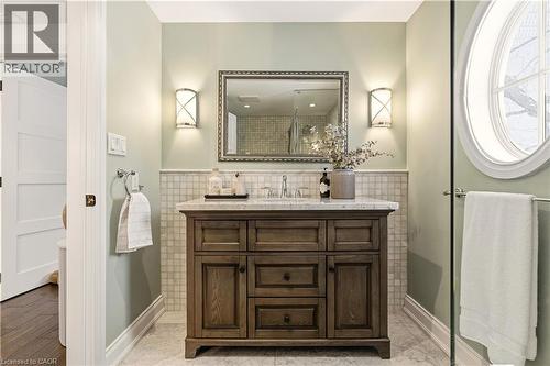 640 George Street, Burlington, ON - Indoor Photo Showing Bathroom