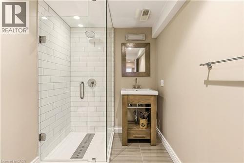 640 George Street, Burlington, ON - Indoor Photo Showing Bathroom