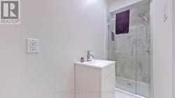 Ensuite Bathroom - 