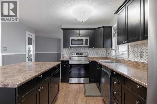 263 Upland Avenue, Brooks, AB - Indoor Photo Showing Kitchen With Double Sink With Upgraded Kitchen