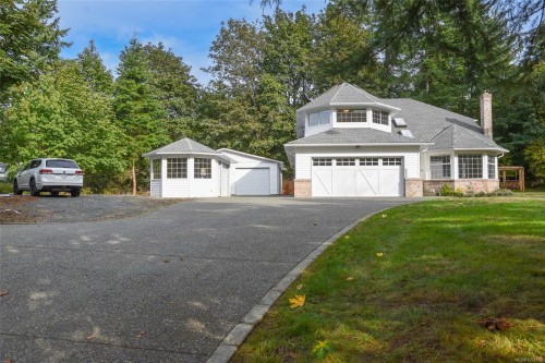 8868 Erickson Pl, Black Creek, BC 