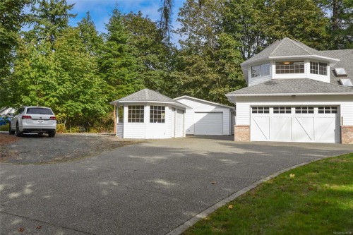 8868 Erickson Pl, Black Creek, BC 