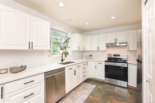 8868 Erickson Pl, Black Creek, BC 