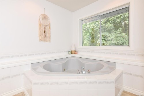 8868 Erickson Pl, Black Creek, BC 