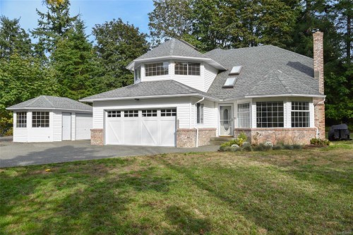 8868 Erickson Pl, Black Creek, BC 