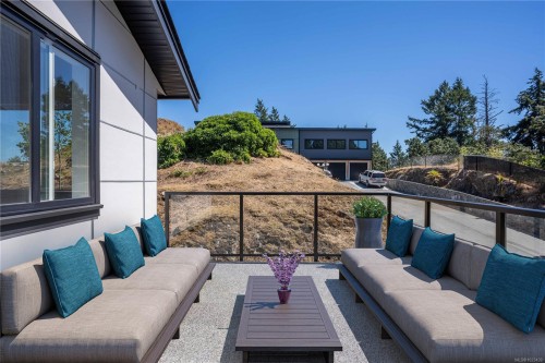 231 Heddle Ave, View Royal, BC 