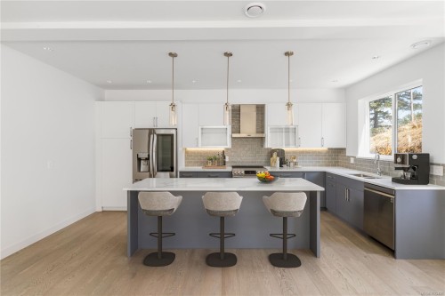 231 Heddle Ave, View Royal, BC 