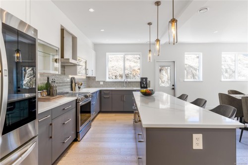 231 Heddle Ave, View Royal, BC 