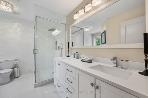 704 Robert Ferrie Drive, Kitchener, ON - Indoor Photo Showing Bathroom