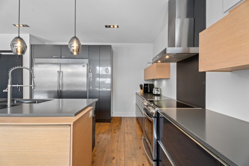 Cuisine - 401 Rue Des Eaux-Vives, Saint-Jérôme, QC - Indoor Photo Showing Kitchen With Upgraded Kitchen