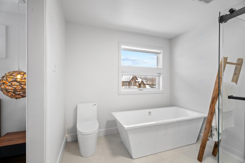 Salle de bains attenante à la CCP - 401 Rue Des Eaux-Vives, Saint-Jérôme, QC - Indoor Photo Showing Bathroom