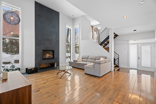 Salon - 401 Rue Des Eaux-Vives, Saint-Jérôme, QC - Indoor Photo Showing Living Room With Fireplace