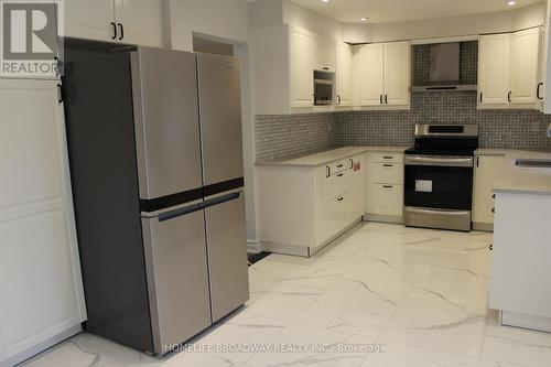 5202 Buttermill Court, Mississauga, ON - Indoor Photo Showing Kitchen
