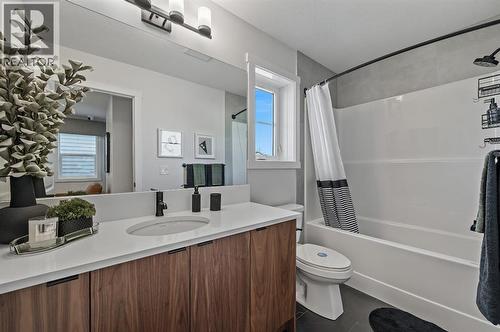 61 Keystone Creek Terrace, Calgary, AB - Indoor Photo Showing Bathroom